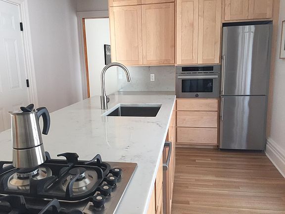 3rd image of 421 Norwood Ave #2