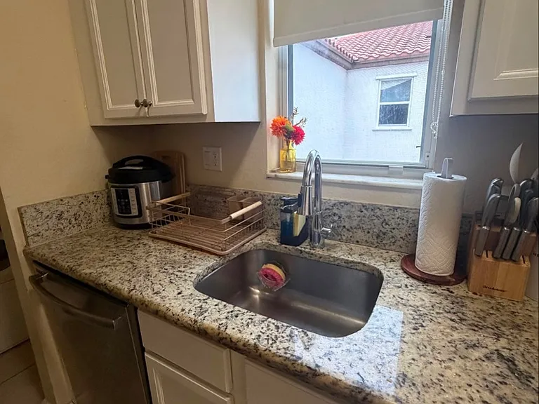 9424 SW 171st Pl #STUDIO — Photo 3