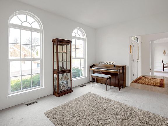 5th image of 126 Greycliff Bluff Dr