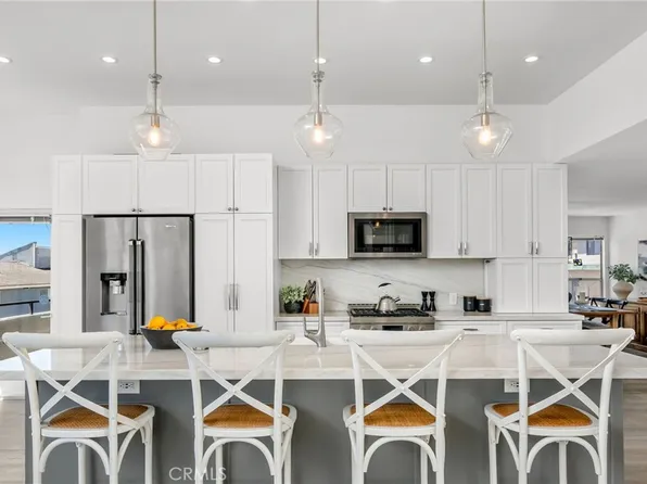 647 1st Pl, Hermosa Beach, CA 90254