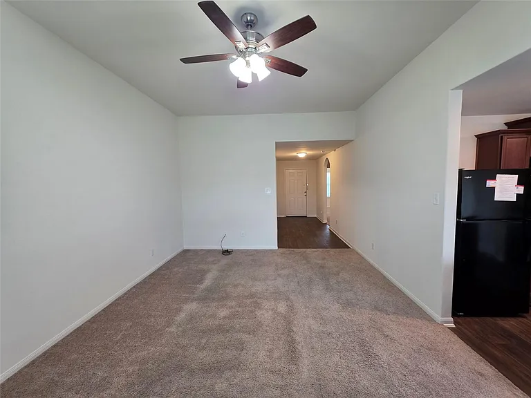 723 Crystal Lakes Dr — Photo 11