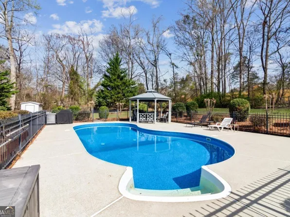 102 Lauren Marie Dr, Braselton, GA 30517