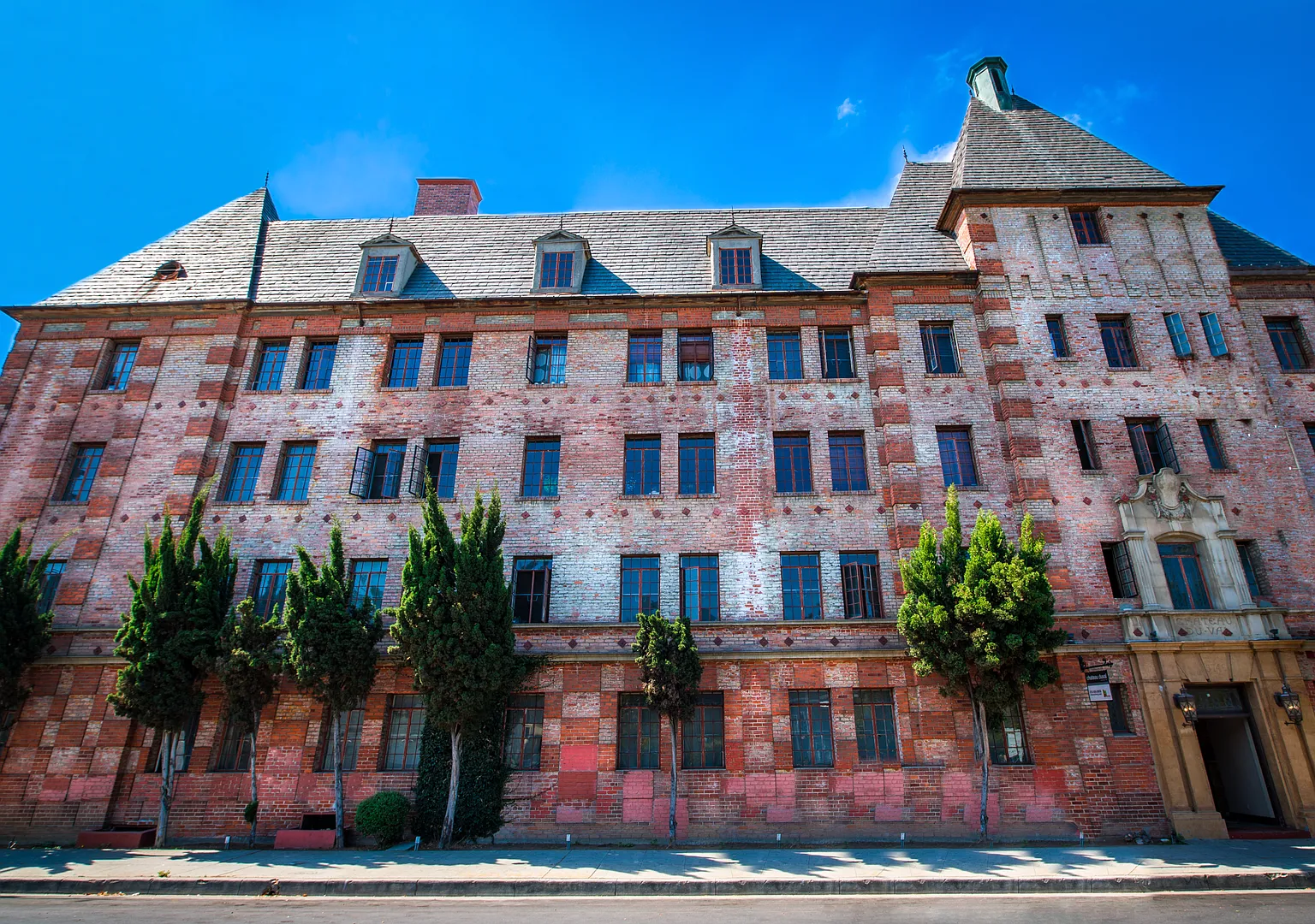 Chateau Duval — Photo 1