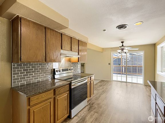 4th image of 7718 S 120th St