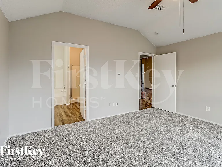 912 Winterbury Ct — Photo 11