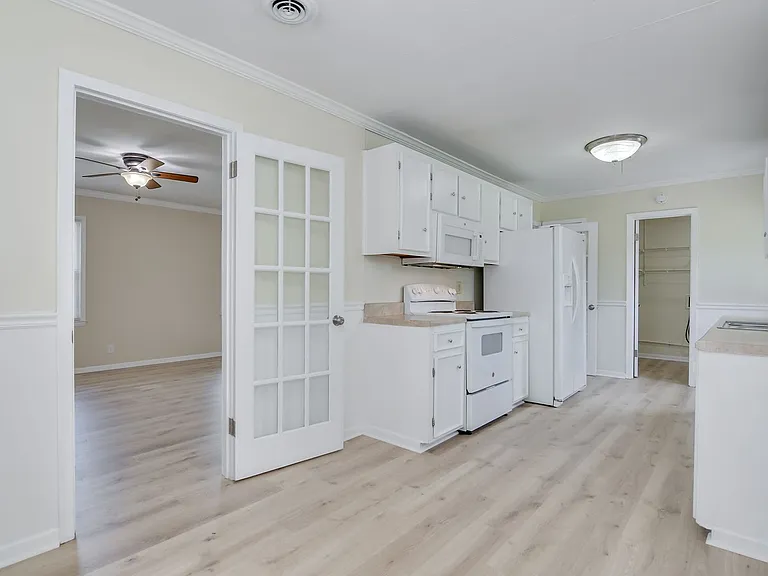 373 Westmont Dr — Photo 16