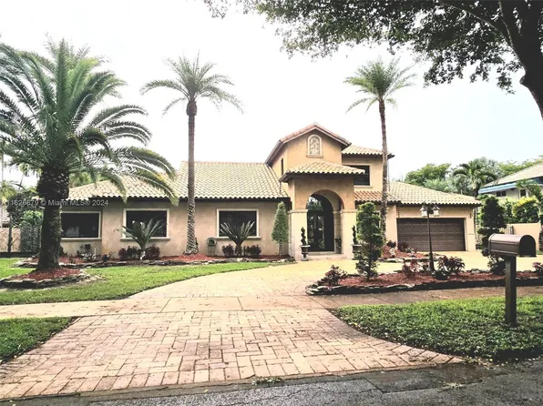 15606 NW 83rd Ave, Miami Lakes, FL 33016