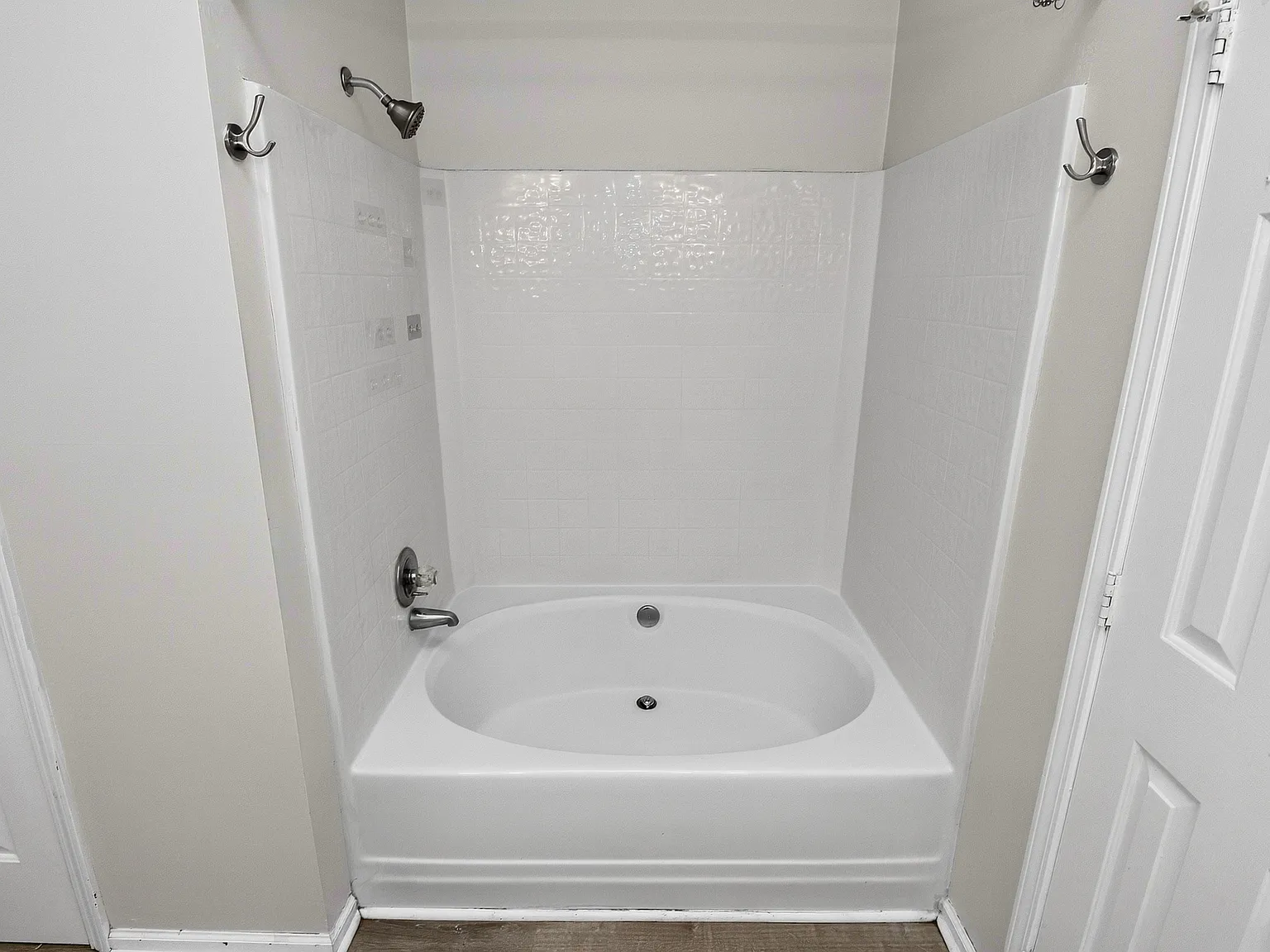 3 bed, 1639 sqft, $2,300 — Photo 2