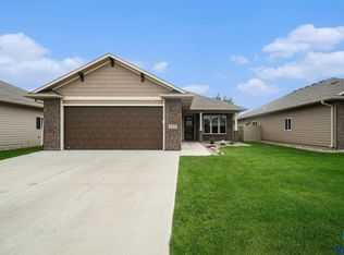 1512 S Wheatland Ave, Sioux Falls, SD 57106