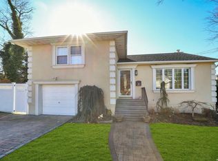 34 Sachem St, East Rockaway, NY 11518