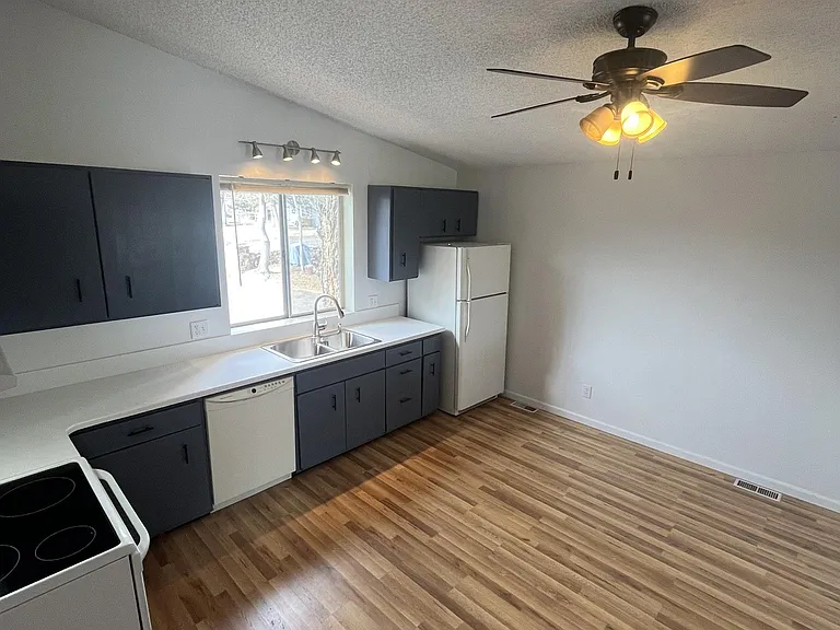 1692 Taft St — Photo 2