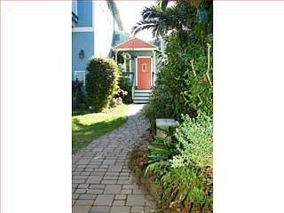 4th image of 223 Monterey St