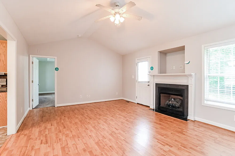 3 bed, 2.0 bath, 1442 sqft, $1,985 — Photo 4