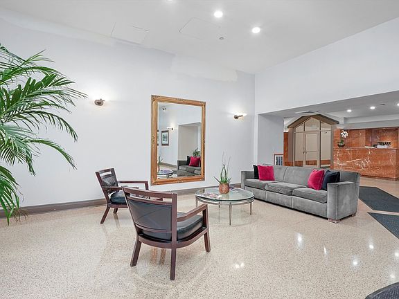 4th image of 1212 Lasalle St #2509