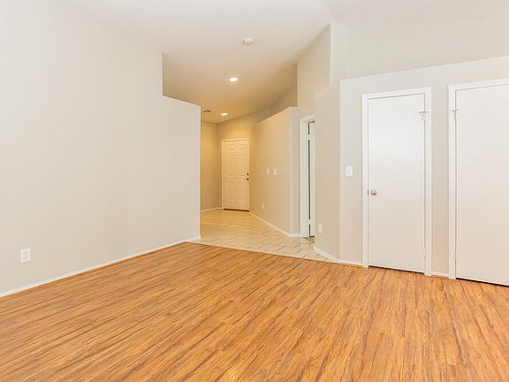 3rd image of 705 Regal Robin Way