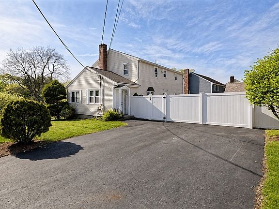 3rd image of 11 Pitt Rd