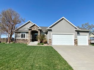 703 Maple Ct, Hickman, NE 68372