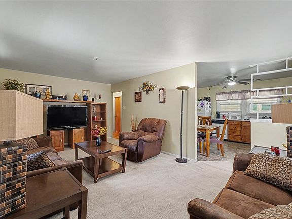 3rd image of 902 S Belmont Ave
