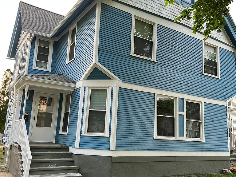 107 N Berrien St — Photo 1