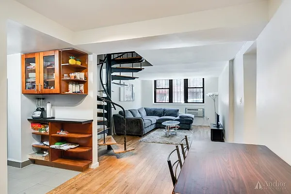 Rented by Anchor Associates | media 25