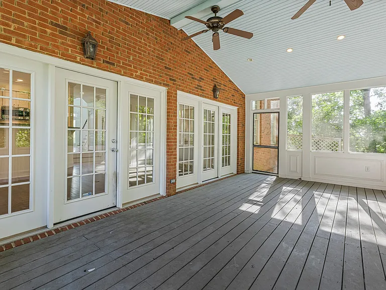 604 Clayborne Ct — Photo 21