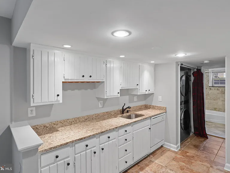 101 Roberts Ct — Photo 33