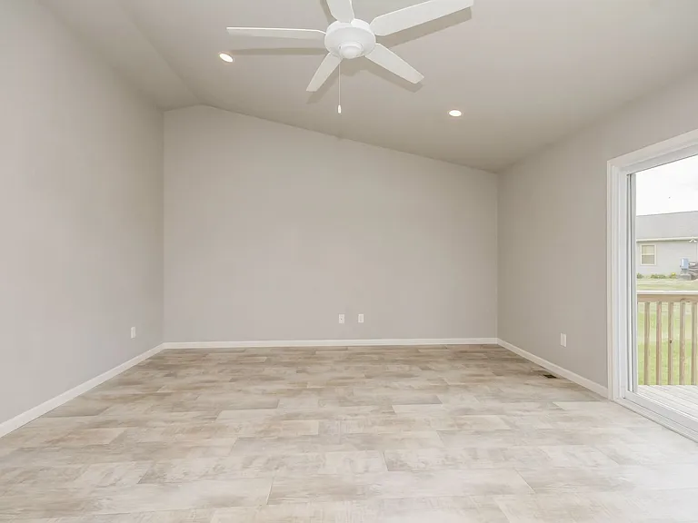 116 Iris Ct — Photo 13