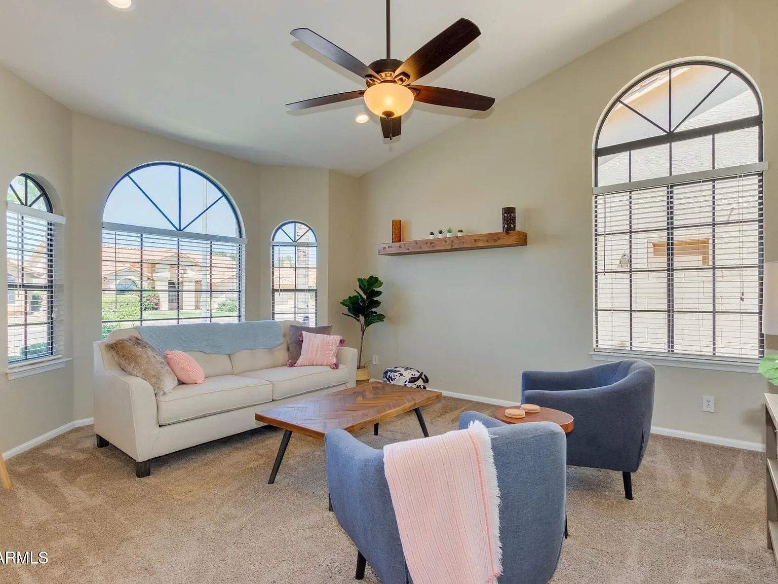4 bed, 2.0 bath, 2484 sqft, $5,750 — Photo 4