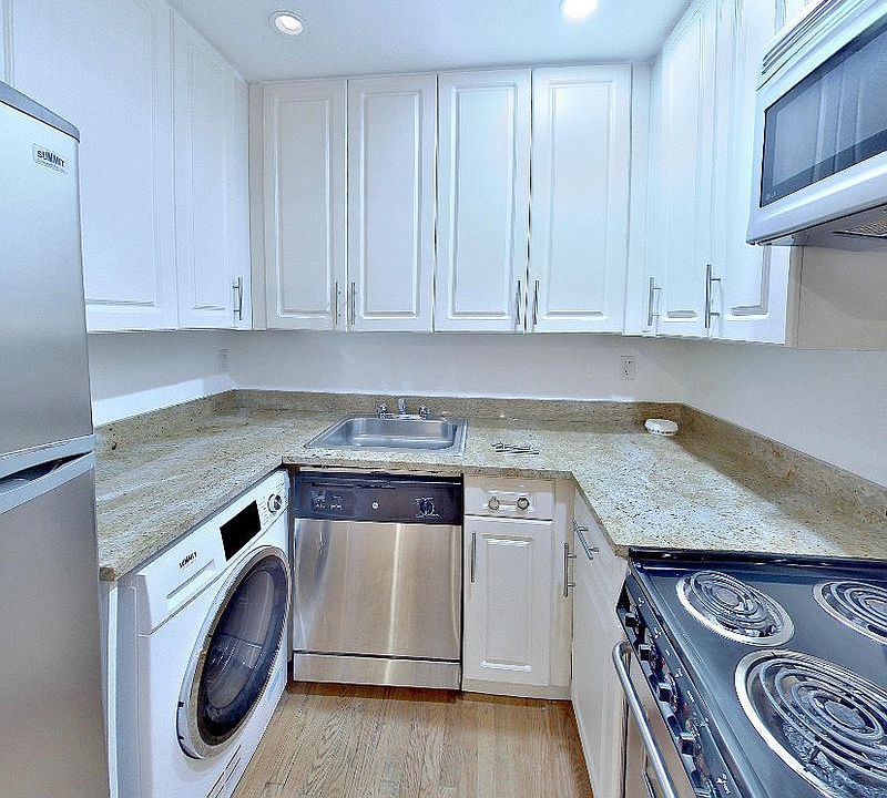1st image of 300 E 52nd St APT 300
