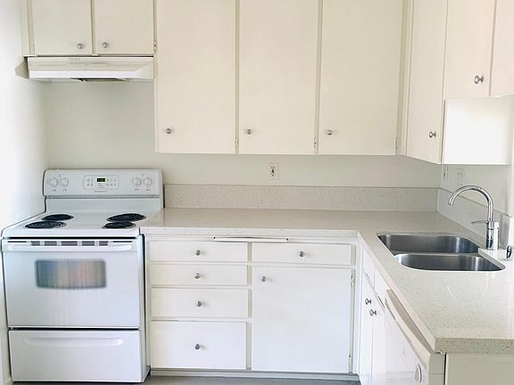4th image of 1932 Overland Ave #307A