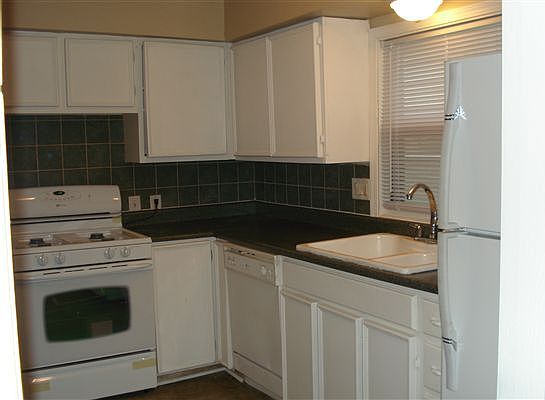 865 Prospect 035 Kitchen