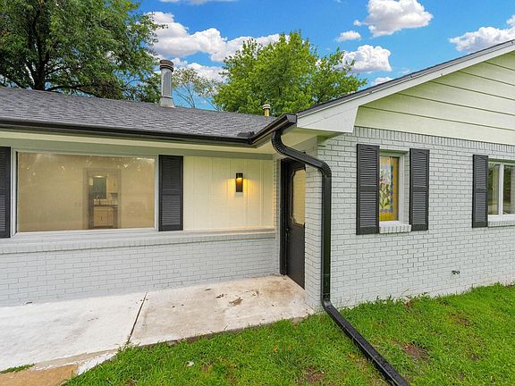 5th image of 218 W Aaron Dr