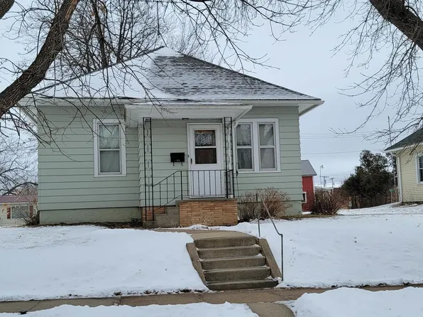 104 Jones St, West Union, IA 52175