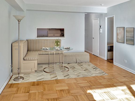 4th image of 33 Greenwich Ave #3C
