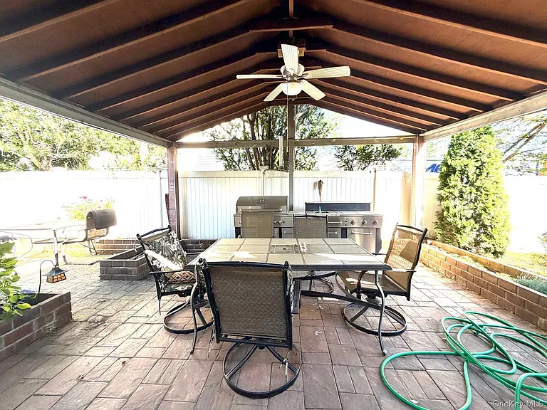 906 Park Ct — Photo 14