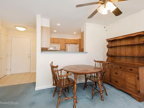 4th image of 100 Woodcrest Ln APT 129