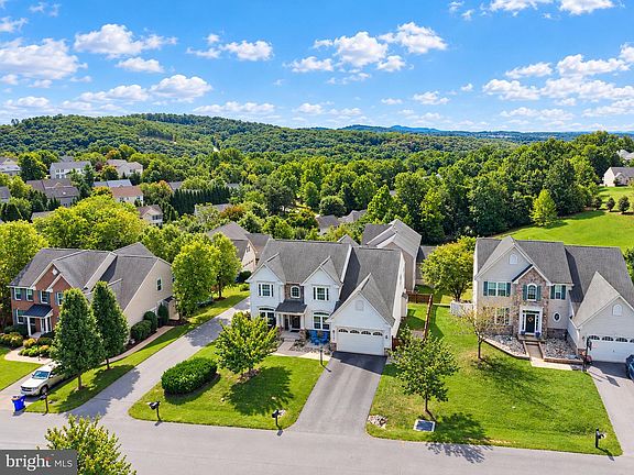 3rd image of 6752 Woodridge Rd