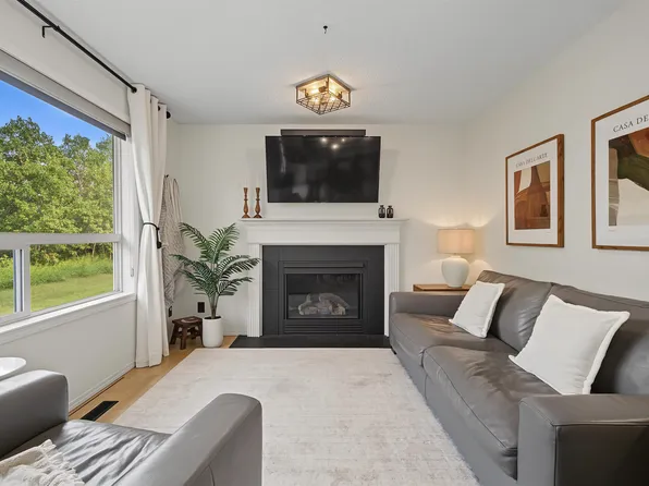450 Hyndman Cres NW #15, Edmonton, AB T5A 0E2