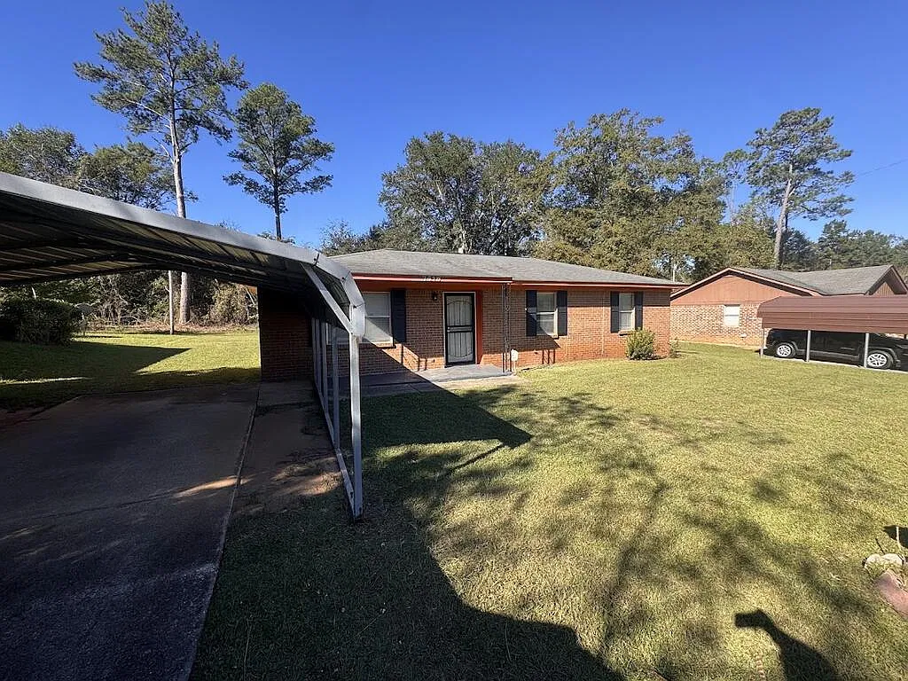 3 bed, 1.5 bath, 1096 sqft, $1,000 — Photo 1