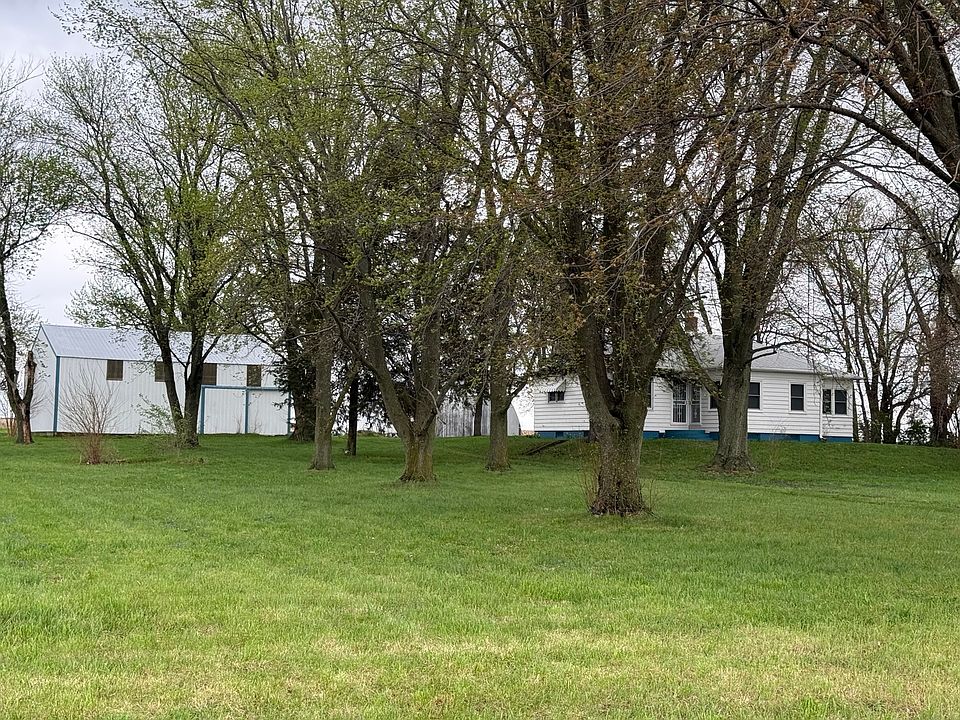 1st image of 827 N 3450th Rd