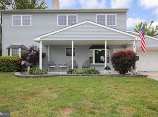 25 Gable Hill Rd, Levittown, PA 19057