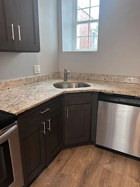 3 bed, 1100 sqft, $1,700 — Photo 4