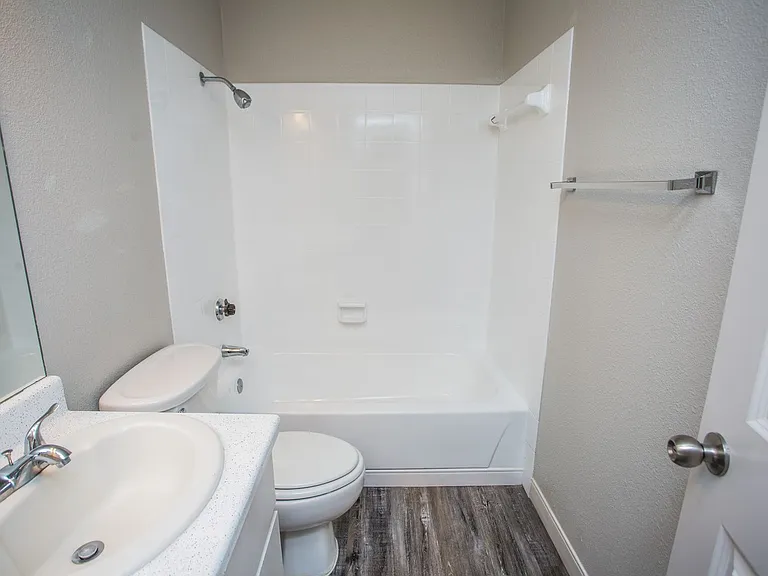 Saddlewood Apartments — Photo 40