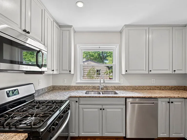 1109 Hillcrest Dr SW — Photo 14