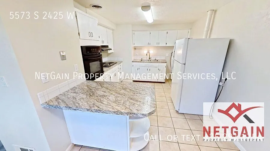 2 Bedroom Apartment in Roy — Photo 3