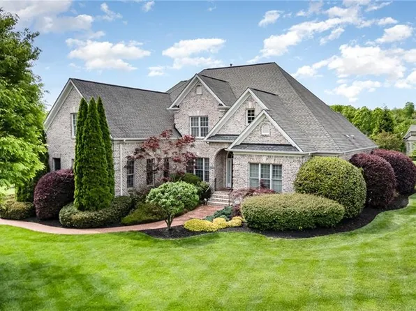 7469 Henson Forest Dr, Summerfield, NC 27358