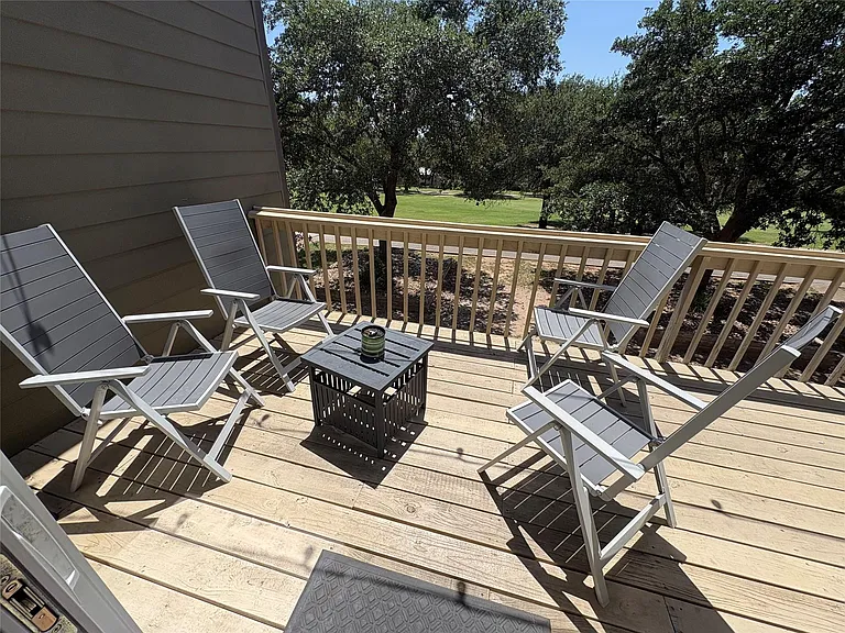 553 Demarett Dr — Photo 15