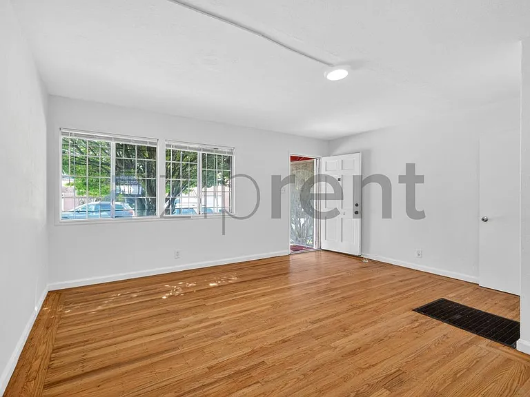 365 S 38th St — Photo 8
