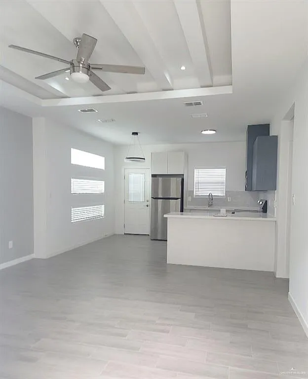 2 bed, 2.0 bath, 4050 sqft, $1,100 — Photo 3