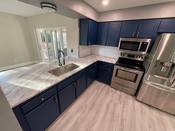 2nd image of 9106 Lakewood Dr